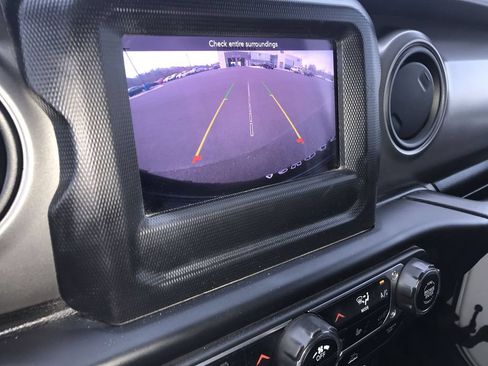 Used 2022 Jeep Wrangler Unlimited Sport AWD/4WD image 17