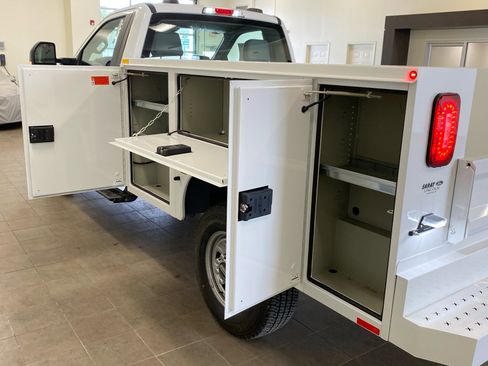 New 2026 Ford F250 XL w/ XL Chrome Package image 6