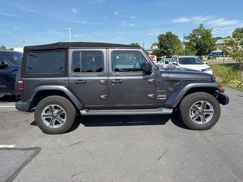 Used 2018 Jeep Wrangler Unlimited Sahara AWD/4WD image 6
