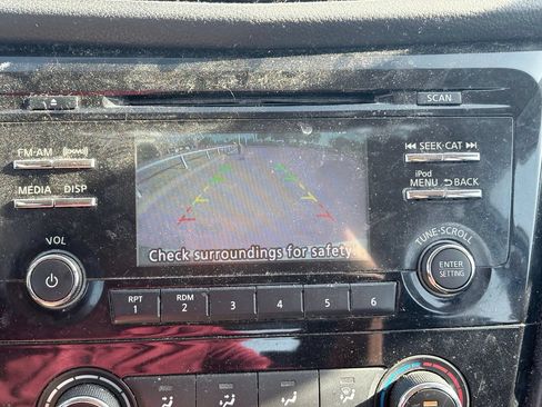 Used 2017 Nissan Rogue S AWD/4WD image 10