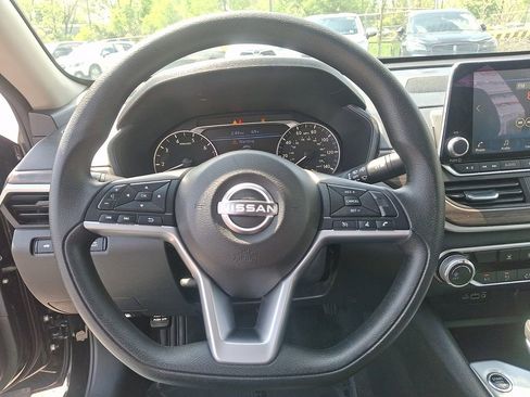 Used 2025 Nissan Altima 2.5 SV FWD image 20