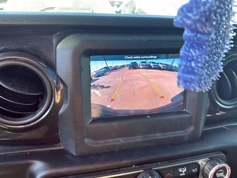 Used 2023 Jeep Wrangler Unlimited Sport image 6