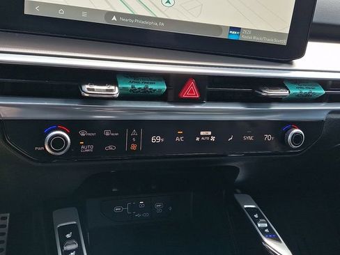 Certified 2025 Kia Sorento SX FWD image 17