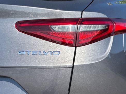 Used 2022 Alfa Romeo Stelvio Sprint RWD image 28