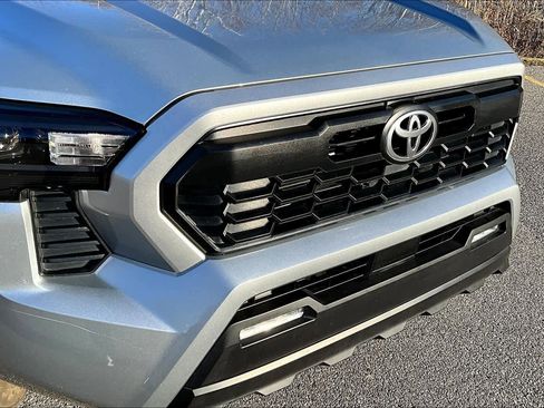 Used 2024 Toyota Tacoma TRD Off-Road image 30