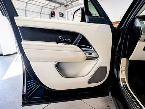 Used 2024 Land Rover Range Rover Autobiography image 31