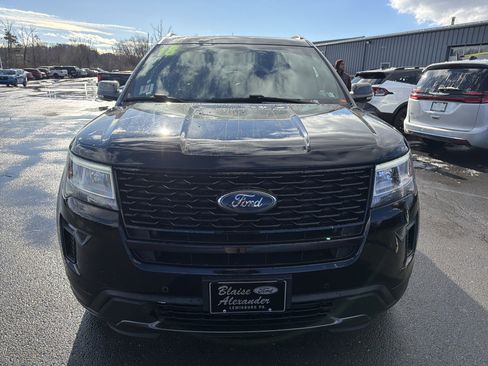 Used 2018 Ford Explorer XLT w/ Equipment Group 202A image 11