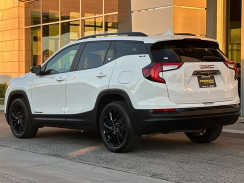 Used 2024 GMC Terrain SLE w/ Elevation Edition image 6