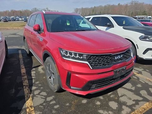 Used 2022 Kia Sorento EX image 2