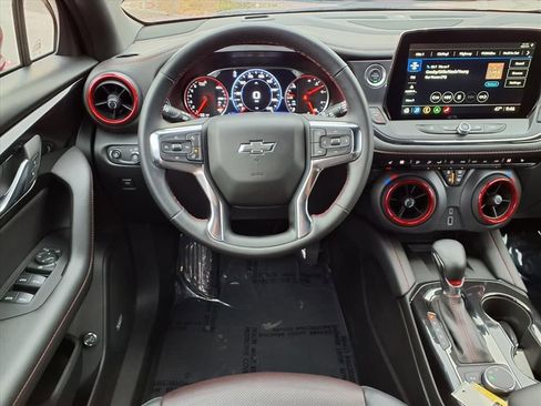 Used 2025 Chevrolet Blazer RS image 3