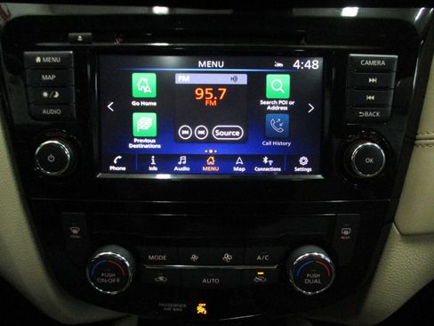 Used 2020 Nissan Rogue SL w/ Premium Package image 26