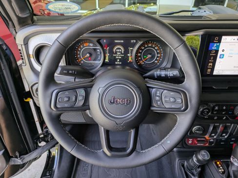 Used 2025 Jeep Wrangler Sport AWD/4WD image 19
