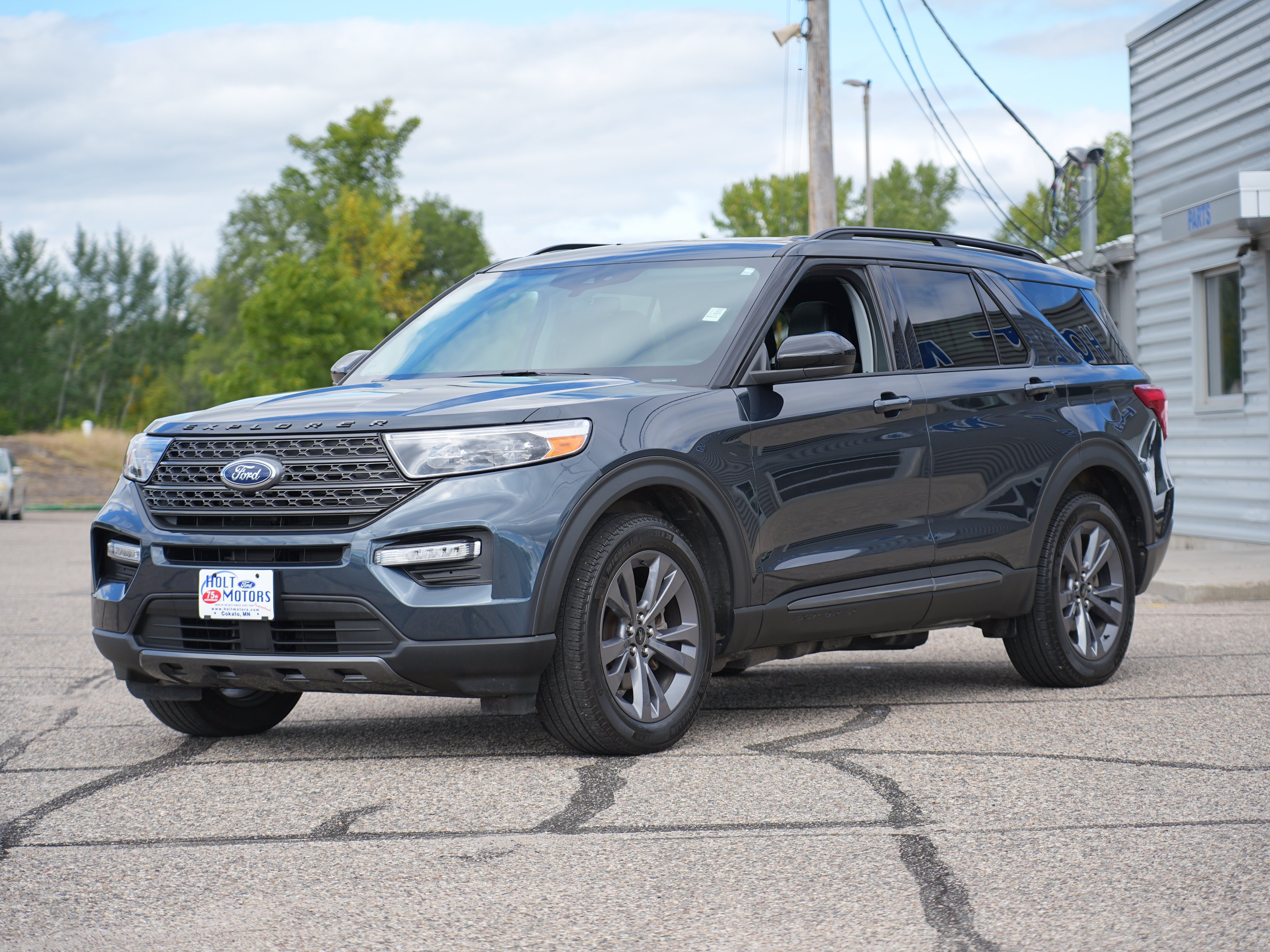 Used 2024 Ford Explorer XLT w/ Equipment Group 202A AWD/4WD image 8