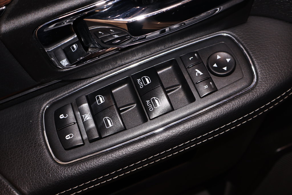 Used 2018 RAM 2500 Laramie w/ Convenience Group AWD/4WD image 9