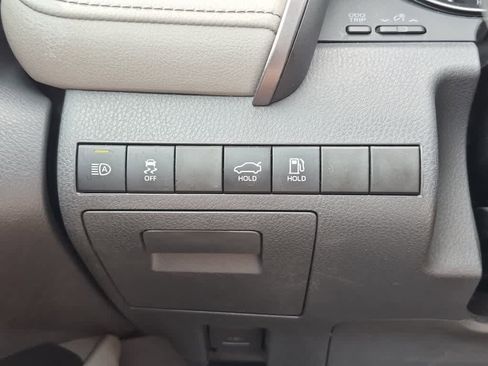 Used 2022 Toyota Camry SE FWD image 19