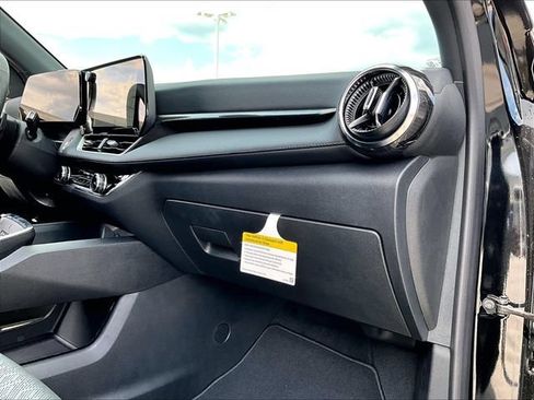 New 2027 Chevrolet Equinox LT w/ Convenience Package II FWD image 28