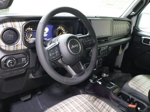 New 2026 Jeep Gladiator Sport AWD/4WD image 17
