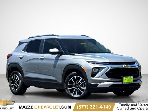 Used 2025 Chevrolet TrailBlazer LT FWD image 1
