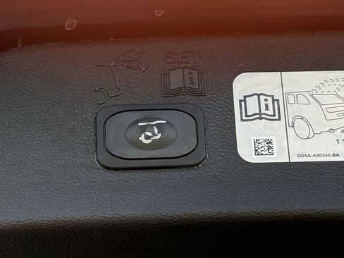 Used 2017 Ford Escape Titanium FWD image 11