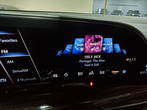 Used 2021 Cadillac Escalade Premium Luxury AWD/4WD image 38