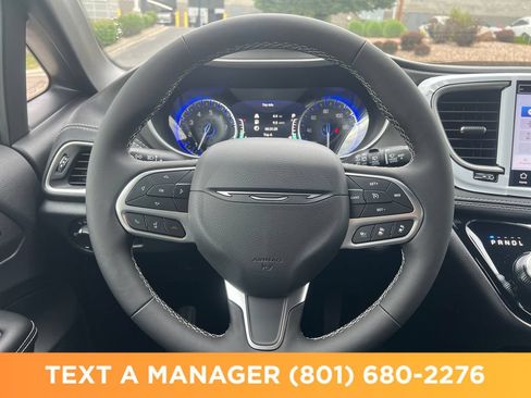 New 2027 Chrysler Pacifica Select AWD/4WD image 14