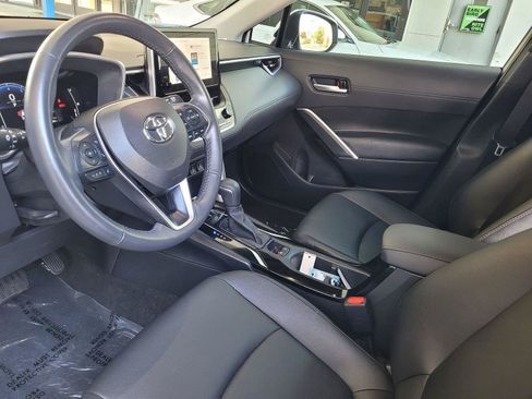 Used 2023 Toyota Corolla Cross XLE FWD image 12