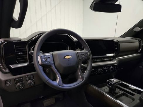 Used 2024 Chevrolet Silverado 1500 High Country w/ High Country Premium Package AWD/4WD image 17
