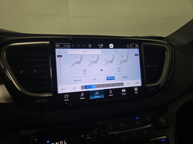 Used 2026 Chrysler Pacifica Select FWD image 17