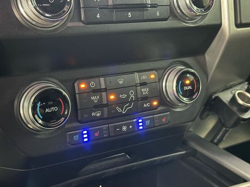 Used 2019 Ford F350 Platinum w/ Platinum Ultimate Package AWD/4WD image 25