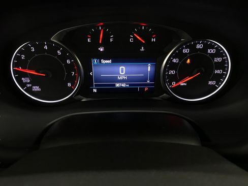 Certified 2023 GMC Acadia SLE w/ Driver Convenience Package image 3