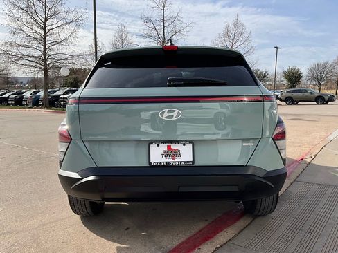 Used 2025 Hyundai Kona SEL image 7