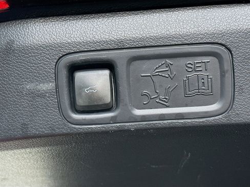 Used 2024 Ford Expedition Limited image 32