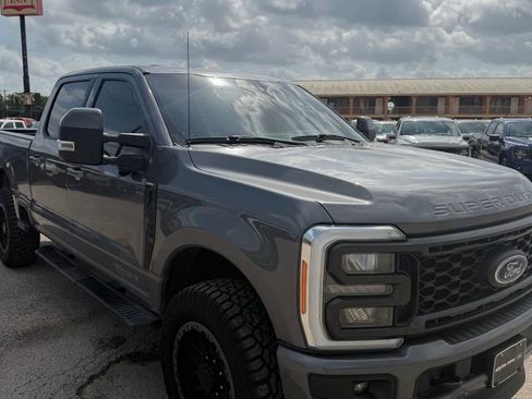 Used 2023 Ford F250 Lariat w/ Sport Appearance Package AWD/4WD image 3