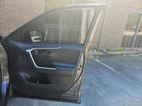 Used 2019 Toyota RAV4 LE AWD/4WD image 58