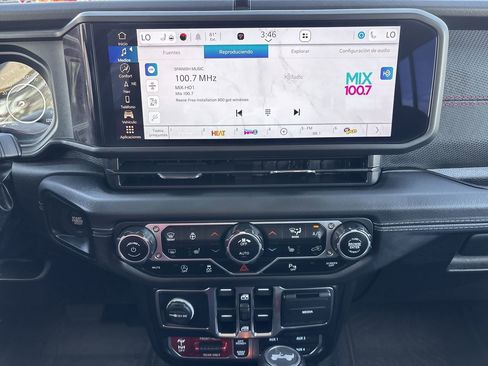 Used 2025 Jeep Wrangler Unlimited Rubicon image 19