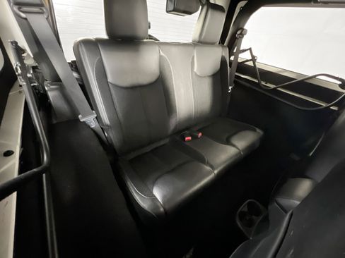 Used 2017 Jeep Wrangler Sahara image 23
