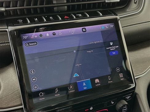 Used 2024 Jeep Grand Cherokee Limited w/ Black Appearance Package image 16