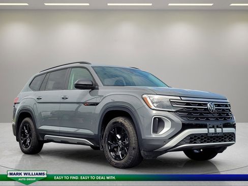 Used 2024 Volkswagen Atlas Peak Edition SE AWD/4WD image 1