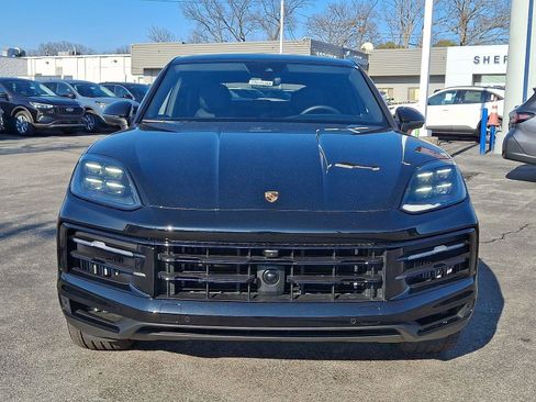 Used 2025 Porsche Cayenne S image 2