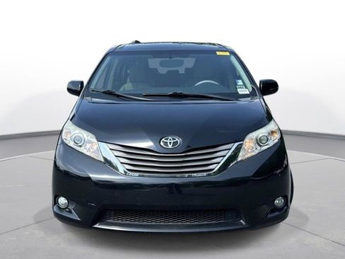 Used 2013 Toyota Sienna XLE w/ Premium Pkg FWD image 3