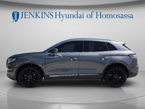 Used 2022 Lincoln Nautilus Reserve w/ Equipment Group 201A image 9