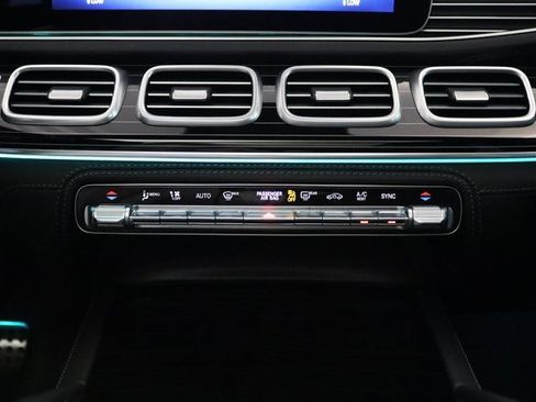 Used 2024 Mercedes-Benz GLS 580 4MATIC image 32