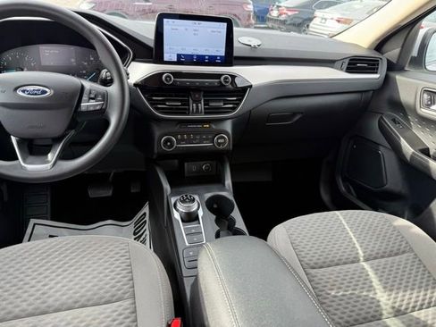 Used 2020 Ford Escape SE image 16