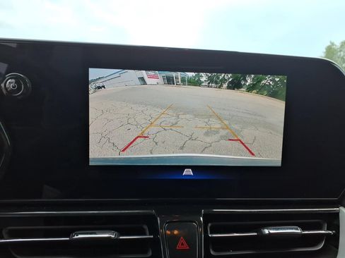 Used 2025 Chevrolet TrailBlazer LT AWD/4WD image 16