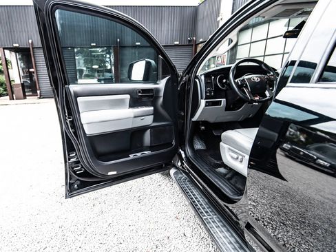 Used 2018 Toyota Sequoia SR5 RWD image 39
