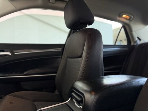 Used 2020 Chrysler 300 Touring w/ Sport Appearance Package image 29