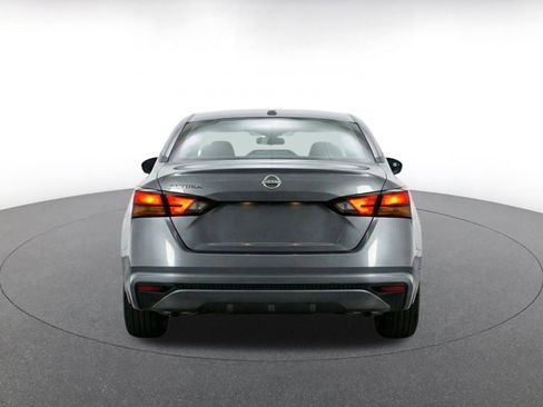 Used 2025 Nissan Altima 2.5 SV FWD image 8