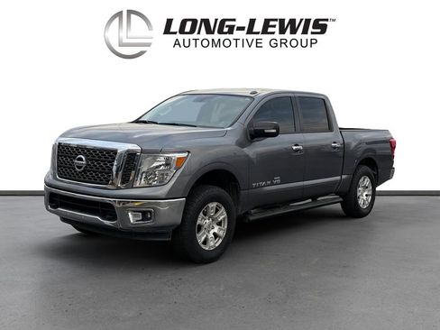 Used 2018 Nissan Titan SV image 1