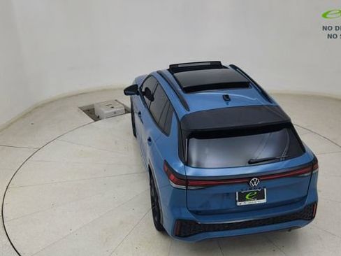 Used 2025 Volkswagen Tiguan SE R-Line FWD image 82