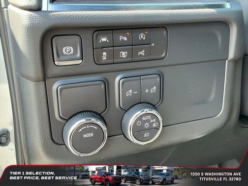 Used 2025 Chevrolet Suburban Premier RWD image 23